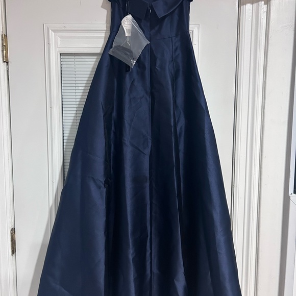 Midnight Navy formal dress- size 0R - pockets and comes with shoulder straps - Picture 2 of 5